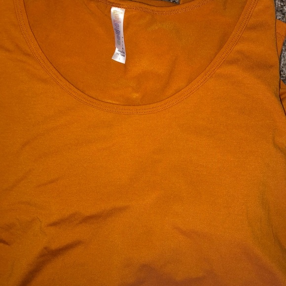 LuLaRoe Tops - LuLaRoe Perfect T